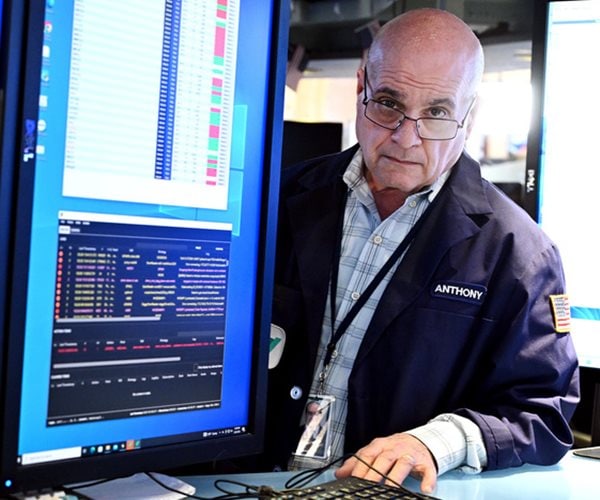 Futures Hold Steady With Earnings in Focus