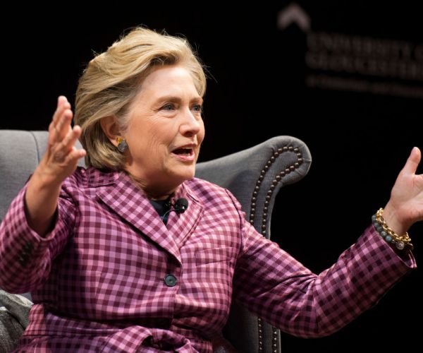 Clinton: U.S. Should Keep an Eye on Putin