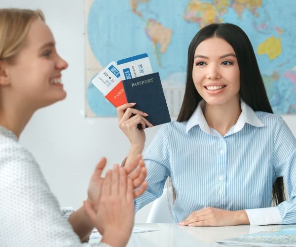 US Service Sector Unexpectedly Picks Up, Price Growth Slows