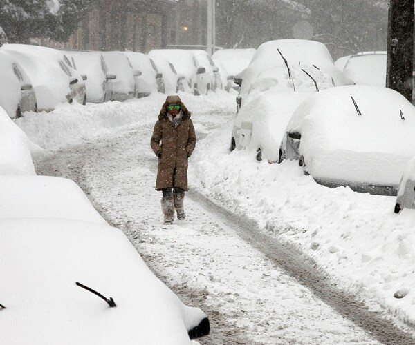 After Blizzard, Snowed-in East Coast Prepares to Dig Out