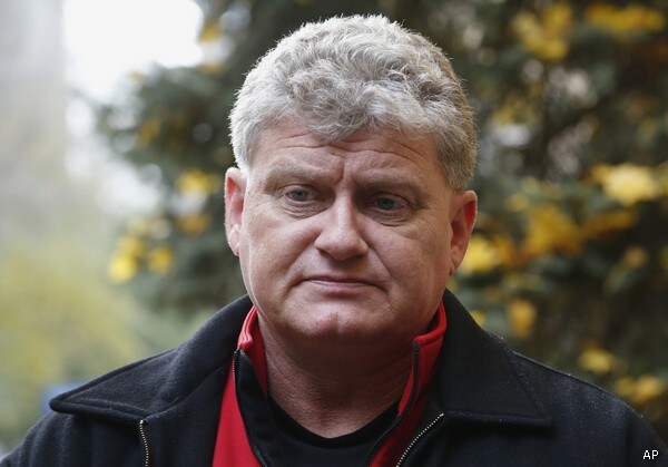 Snowden Has More Secrets to Share, Father Says