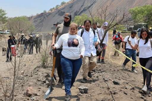 Mexican Volunteers Search for Clandestine Crematorium on Outskirts of Mexico City