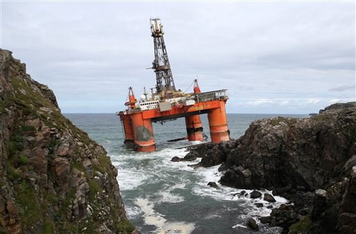 Tug Boats Refloat Oil Rig That Ran Aground on Scottish Beach