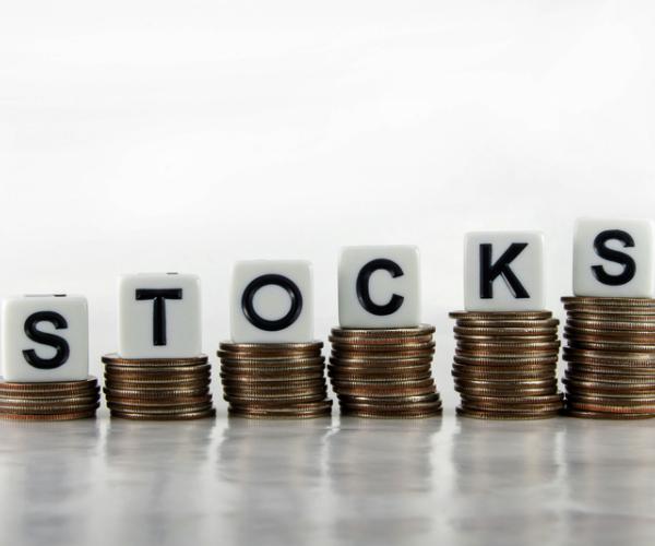 Investors Should Stick With Stocks in Uncertain Times