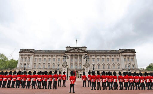 UK Police Arrest Man Who Scaled Wall at Buckingham Palace