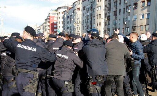 Anti-government Protesters Block Bridges, Roads in Serbia