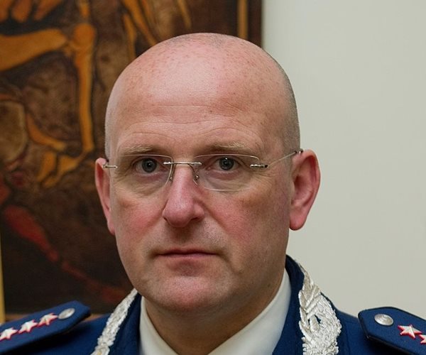 Pope's Bodyguard Resigns Over New Financial Leaks Scandal