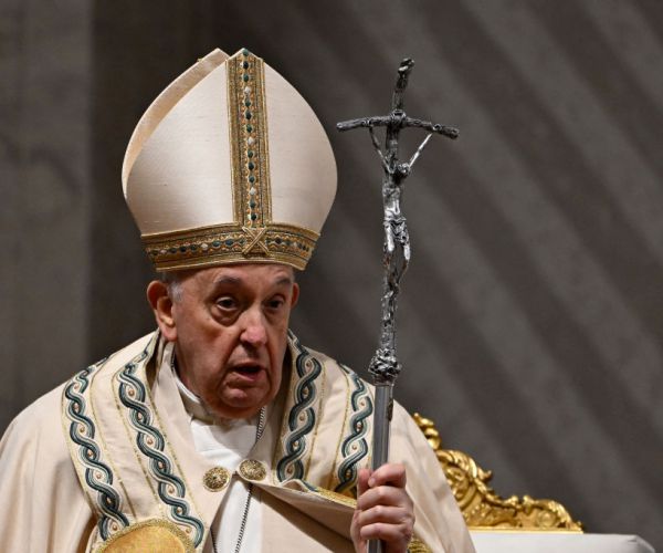Pope Leads Easter Vigil After Health Concerns