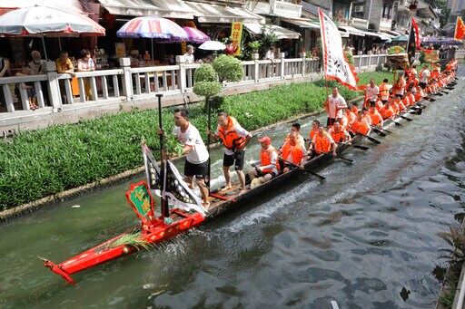 As COVID Retreats, Dragon Boat Tradition Back in South China