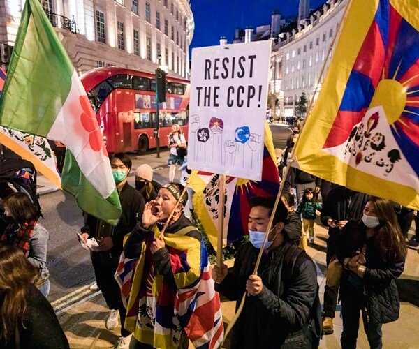 'Evil Forces' Push Hong Kong Pro-Democracy Clothes Shop to Shut