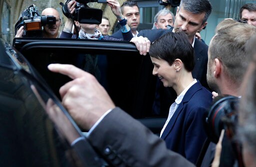 The Latest: Business Leader Calls for Stable German Govt