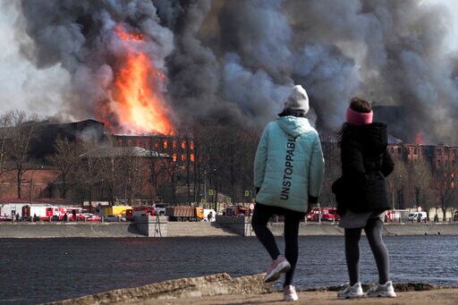 Firefighter Killed in Blaze in Russian City of St Petersburg