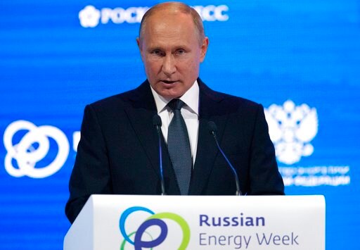 Putin Signs Bill That Raises Pension Age in Russia