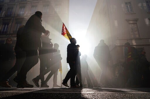 Phew! Easing of Strike Brings Relief for Paris Commuters