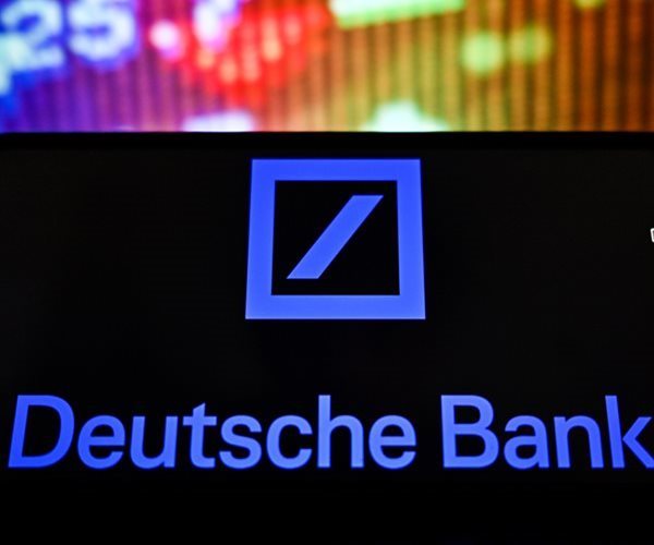 Bank Shares Slide on Contagion Fears