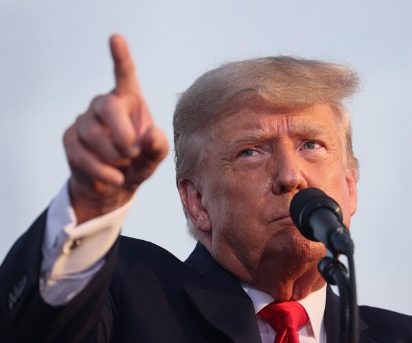 donald trump points at crowd