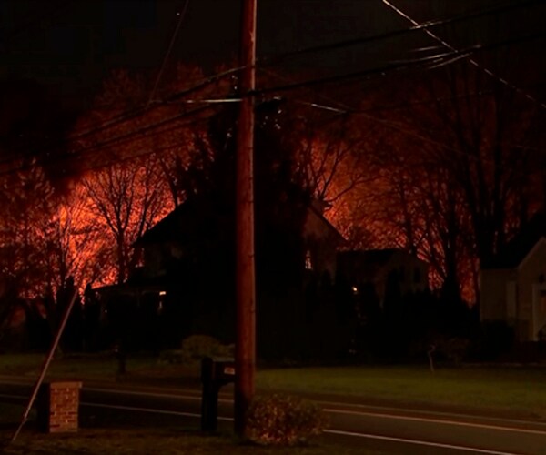 Connecticut Hostage Blast Injures 8 Officers