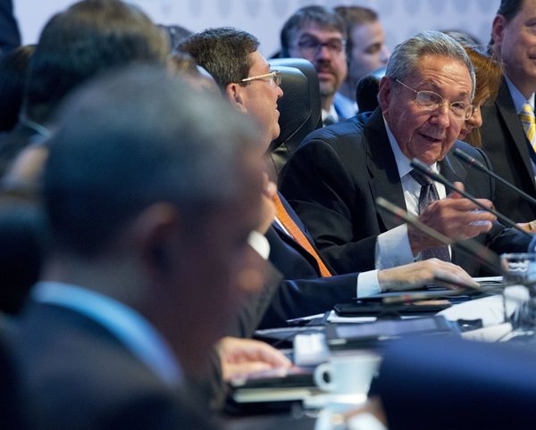 AP-GfK Poll: Large Majority Backs Obama's Cuba Diplomacy