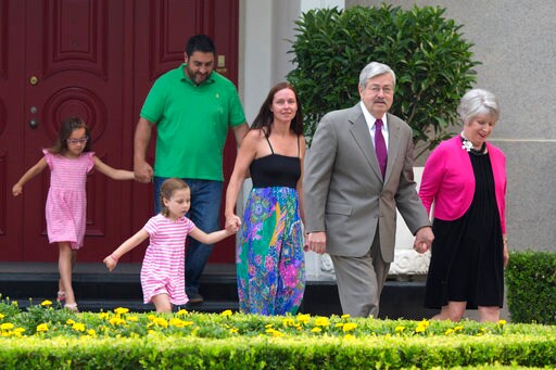 'Farm Boy' from Iowa Tasked with Bridging US-China Divisions