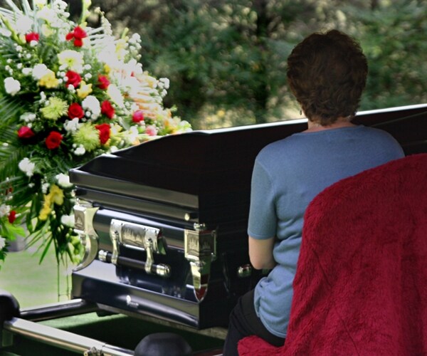100,000 Virus Deaths Upend $16.3B Funeral Industry
