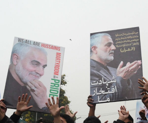images of commander qasem soleimani during a Pakistani Shiite Muslim protest against his killing