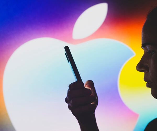 Wall St Sees Small Hit to Apple Revenue on China Curbs