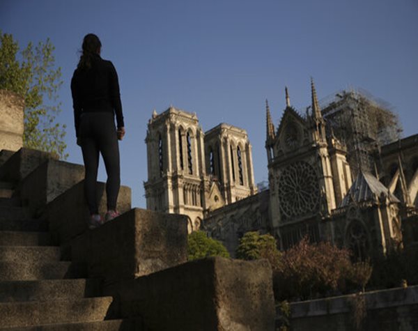 Notre Dame's Paris Worshippers Displaced for Easter Mass