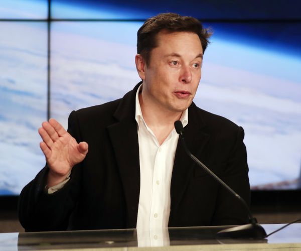 musk shot back against U.S. securities regulators on monday.