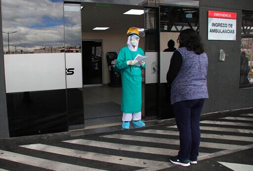 Hundreds Wait Hours for Coronavirus Care in Ecuador Capital