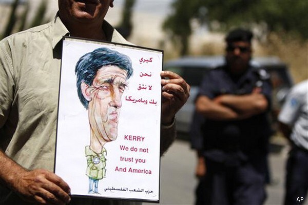 De Borchgrave: Kerry Is Chasing 'Brass Ring' of Independent Palestinian State