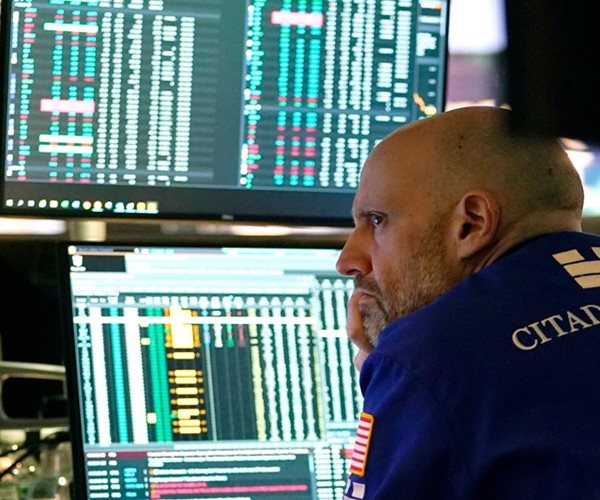 Wall St Gains on Expectations of Smaller Rate Hike