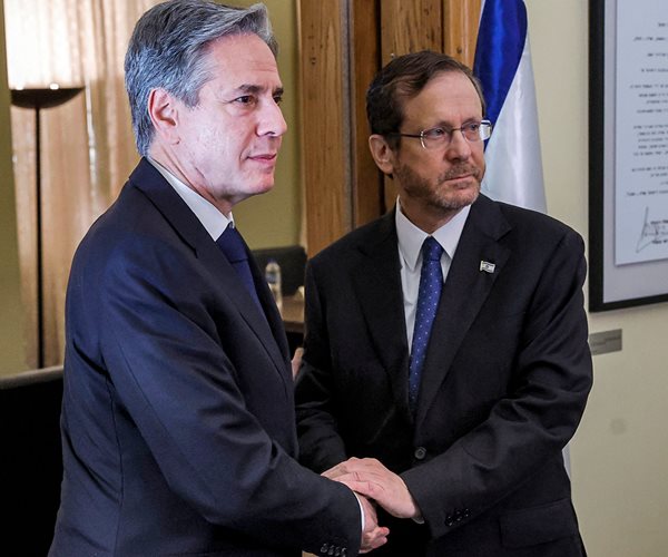 antony blinken shakes hands with isaac herzog