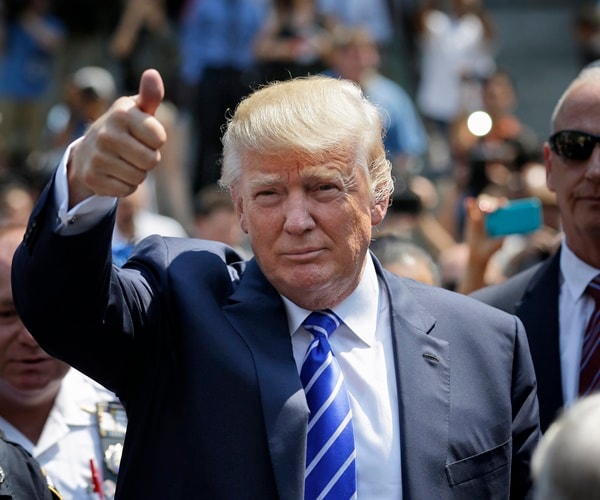 Donald Trump gives thumbs up