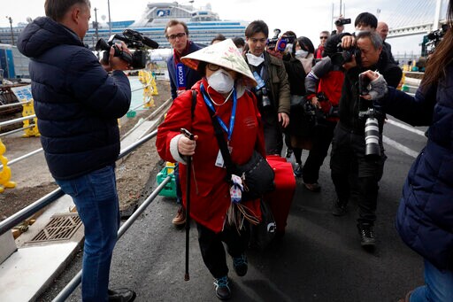 Passengers Begin Leaving after Ship's Virus Quarantine Ends