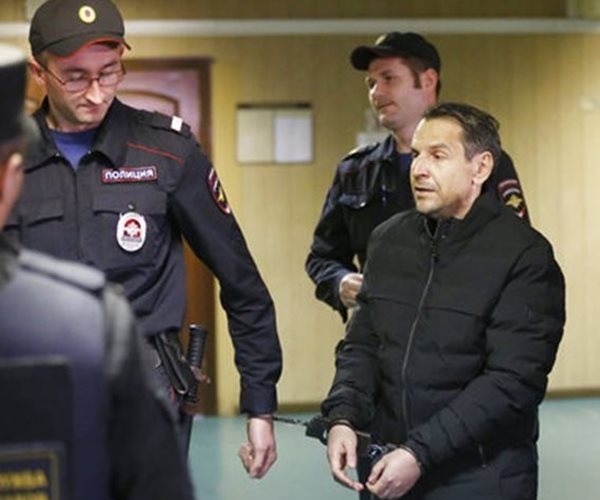 Russian Editor Says Newspaper Plans to Arm Its Journalists