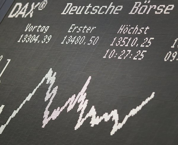 Global Shares Rise as Investors Watch for Central Bank Moves