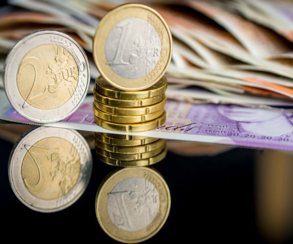 Europe Grapples With Surging Power, Gas Prices