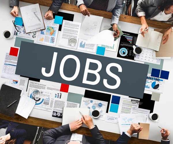 Jobless Claims Rise 210,000 as Labor Market Stays Strong