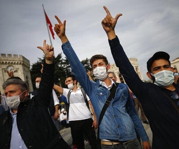 Turkish Leaders Condemn Charlie Hebdo Cartoon of Erdogan