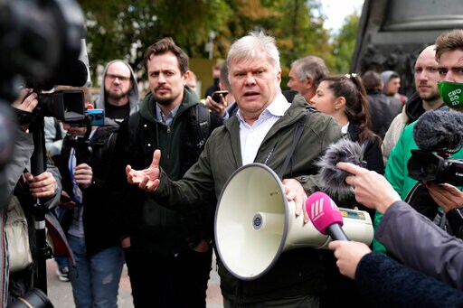 Russians Rally against Govt Pressure on Independent Media