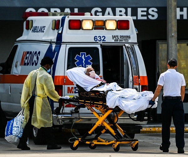 emt wheel patient on stretcher into er