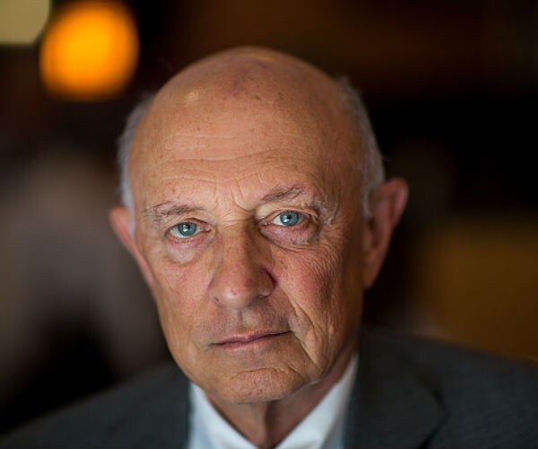 Ex-CIA Chief Woolsey: Russia Committed to 'Massive Lie' About US