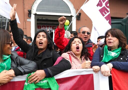 Peru President, Legislators Clash as Polemical Vote Proceeds
