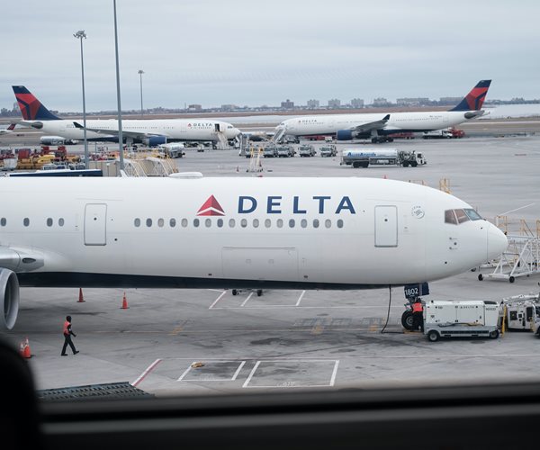 delta plane at jfk airport in new york city