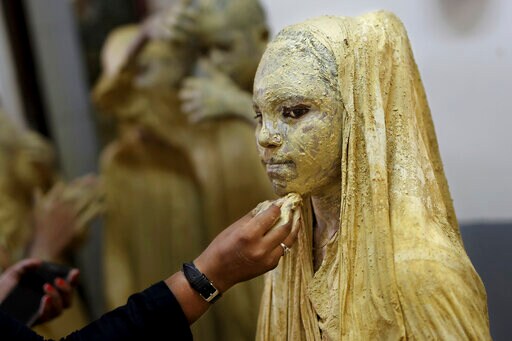 India's 2 Biggest Political Parties Vie for Gandhi's Legacy