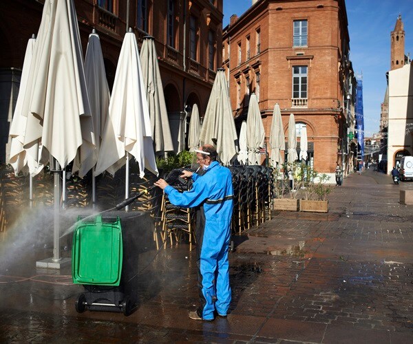 Europeans Urge Wider Curbs as COVID Sweeps Continent, Batters US