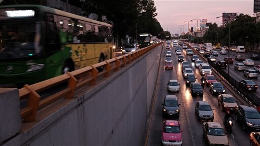 Mexico City Temporarily Restricts All Cars after Smog Alert