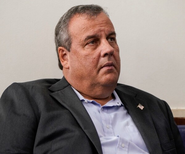 chris christie listens to donald trump