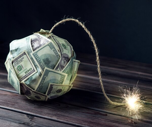 JPMorgan Rejects Threat to Dollar Status Flagged by Goldman