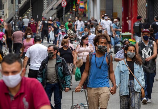 Busy Shops, Packed Buses as Sao Paulo Reopens amid Pandemic